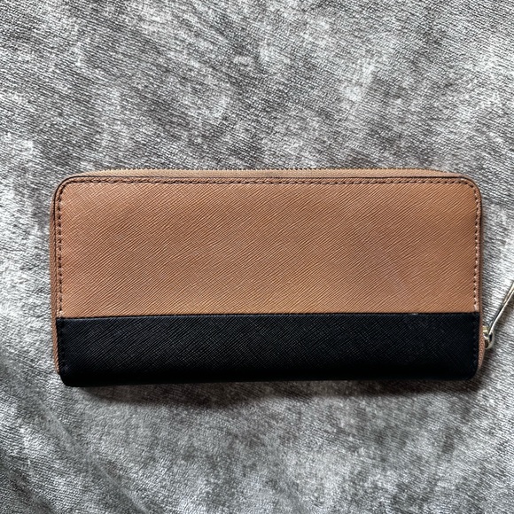 Michael Kors Jet Set Travel Quarter-Zip Wallet - Picture 2 of 3